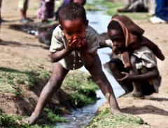Thiếu điều kiện vệ sinh và nước sạch là nguyên nhân dẫn đến cái chết của hơn 1,6 triệu trẻ em mỗi năm