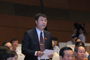 Đại biểu Quốc hội Nguyễn Cao Sơn phát biểu tại hội trường.
