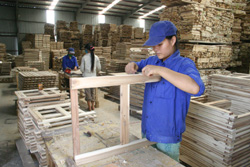 Công ty Sơn Thủy (huyện Kỳ Sơn) đẩy mạnh xuất khẩu, giải quyết việc làm cho trên 100 lao động địa phương