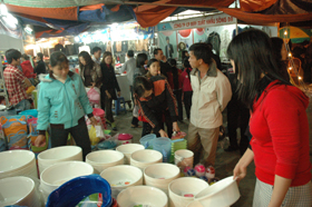 Người tiêu dùng TP Hòa Bình quan tâm đến chất lượng hàng Việt.