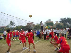 Một trận thi đấu bóng chuyền nam huyện Lương Sơn năm 2011.
