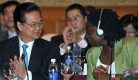 Thủ tướng Nguyễn Tấn Dũng và Giám đốc WB Việt Nam Victoria Kwakwatại CG 2009