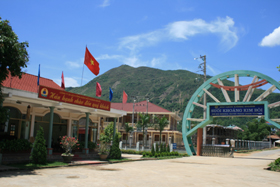 Khu du lịch Suối Khoáng – Kim Bôi là điểm du lịch thu hút khách trong và người nướcđến nghỉ và thăm quan
