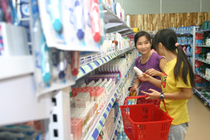 Hiện tại TPHB có 4 siêu thị đảm bảo các mặt hàng phục vụ đời sống nhân dân.
