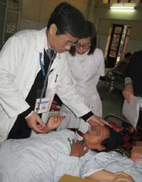 Một  bệnh nhân bị dị ứng sau khi sử dụng thực phẩm chức năng đang được điều trị tại Bệnh viện Bạch Mai
