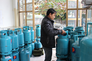 Gas thương hiệu Petrolimex do Tổng Đại lý gas trên đường Nguyễn Trung Trực, phường Phương Lâm (thành phố Hòa Bình) cung cấp đã tăng giá bán từ 430.000 đồng lên 500.000/bình 12kg thời điểm hiện tại.

