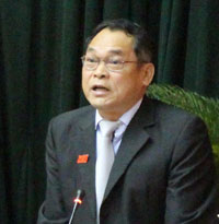 Đồng chí Bùi Hải Quang, Giám đốc Sở KH&ĐT trả lời chất vấn. 

