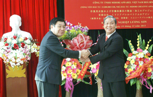 Chủ tịch HĐQT Công ty An Thịnh Vũ Duy Bổng chúc mừng Công ty TNHH Midori Creative Apparel Nhật Bản đầu tư dự án  23 triệu USD vào KCN Lương Sơn.