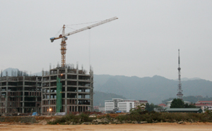 Nhà thầu đẩy nhanh tiến độ dự án tại khu vực đầm Quỳnh Lâm (TPHB).
