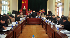 Đồng chí Nguyễn Văn Dũng, Phó Chủ tịch UBND tỉnh phát biểu tại buổi làm việc tại xã Dũng Phong, huyện Cao Phong.