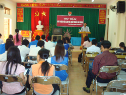 Liên đoàn Công ty SimCo Sông Đà tư vấn nghề nghiệp cho thanh niên Hòa Bình