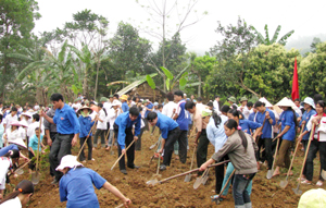 Tuổi trẻ huyện Lạc Sơn khởi công xây dựng nhà nhân ái cho hộ gia đình ĐV- TN khó khăn tại xã Tân Mỹ.