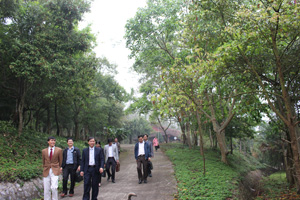 Kiểm tra tại Dự án trồng rừng đầu nguồn, khai thác du lịch sinh thái xã Dân Hòa (Kỳ Sơn).

