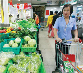 Các siêu thị tham gia bán hàng bình ổn giá sẽ hạn chế được tình trạng các chợ lẻ tăng giá vô tội vạ.