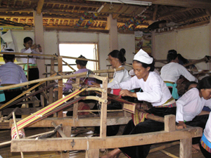 Hòa Bình: Mở lớp dạy nghề dệt thổ cẩm cho 100 học viên xã Yên Nghiệp