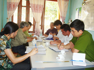 Đoàn kiểm tra liên ngành tuyến tỉnh làm việc với BCĐ VSATTP huyện Lạc Sơn.