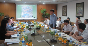 Đồng chí Trần Đăng Ninh – Phó Chủ tịch UBND tỉnh phát biểu tại buổi làm việc với Tổng Công ty Thương mại Hà Nội.