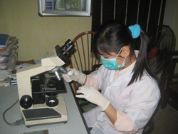 Công tác xét nghiệm tìm kí sinh trùng sốt rét được huyện Cao Phong tăng cường