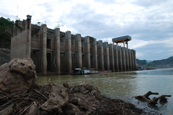 Mực nước sông Đà tại thượng lưu cửa nhận nước xuống thấp nhất trong vòng 100 năm qua