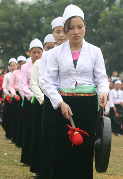 Nghệ thuật dân gian trong trang phục truyền thống của người Mường, Hòa Bình