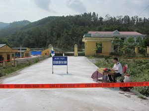 Tại TPHB và huyện Lương Sơn đã thành lập được 22 chốt kiểm dịch, trực 24/24 giờ không cho vận chuyển lợn ra ngoài vùng dịch.