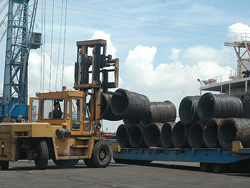 Sắt thép nhập khẩu về cảng Sài Gòn - TPHCM