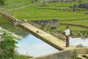 Từ các nguồn vốn lồng ghép, hệ thống kênh mương xã Ba Khan (Mai Châu) được đầu tư xây dựng theo chuẩn NTM phục vụ sản xuất nông nghiệp.

