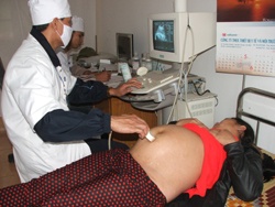 Khám thai định kỳ để sớm phát hiện các bệnh truyền nhiễm sẽ tốt cho sứ khỏe của bé sau khi sinh
