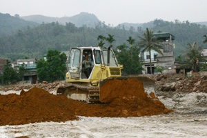 Các nhà thầu đẩy nhanh thi công dự án đường Chi Lăng kéo dài (TP Hòa Bình).