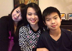 Chị Nguyễn Ngọc Minh và 2 con là những người Việt Nam có mặt trên chuyến bay MH17 - Ảnh: VNE