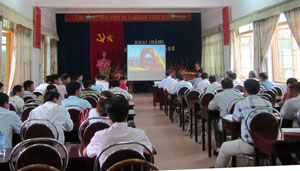 Toàn cảnh hội nghị tập huấn tuyên truyền về xây dựng NTM tại huyện Lương Sơn. 

