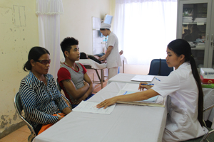 Bệnh viện Đa khoa Lạc Sơn tạo thuận lợi cho người bệnh khám - chữa bệnh bằng thẻ BHYT.