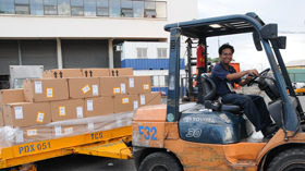 Hàng xuất khẩu được đóng gói vận chuyển qua đường hàng không tại Công ty TNHH dịch vụ hàng hóa Tân Sơn Nhất .