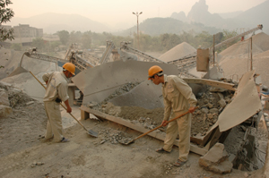 Công ty CP sản xuất đá xây dựng Lương Sơn luôn đề cao an toàn lao động trong sản xuất và chăm lo tốt đời sống công nhân lao động.