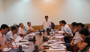 Đồng chí Bùi Văn Khánh, Phó Chủ tịch UBND tỉnh, Trưởng BCĐ, Ban Tổ chức Hội chợ phát biểu chỉ đạo.

